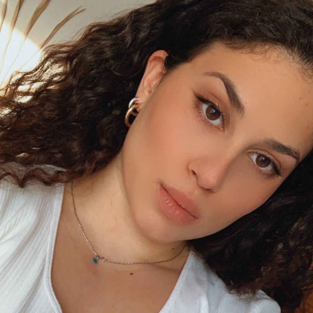 Meet your Posher, Dounia
